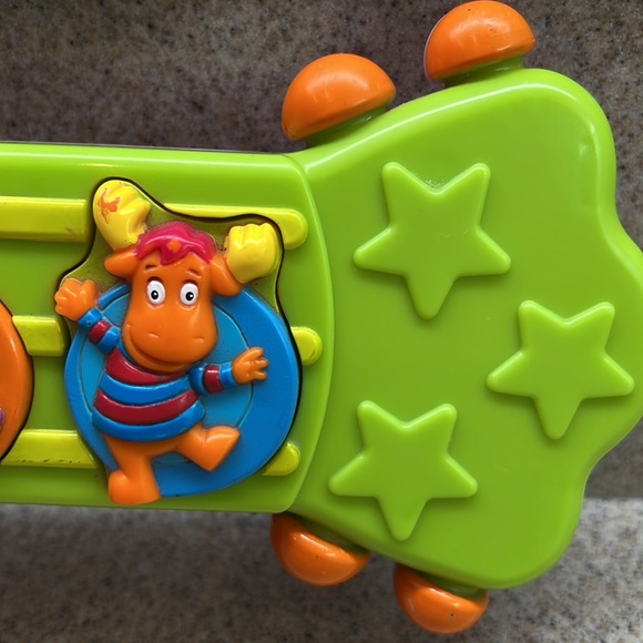 The Backyardigans Sing N' Strum Guitar Musical Toy 2006 - Picture 8 of 13